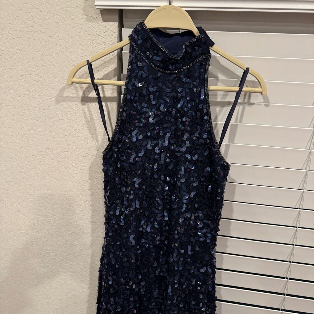 Beautiful Navy Blue 90s sequined, beaded formal gown - Picture 4 of 9